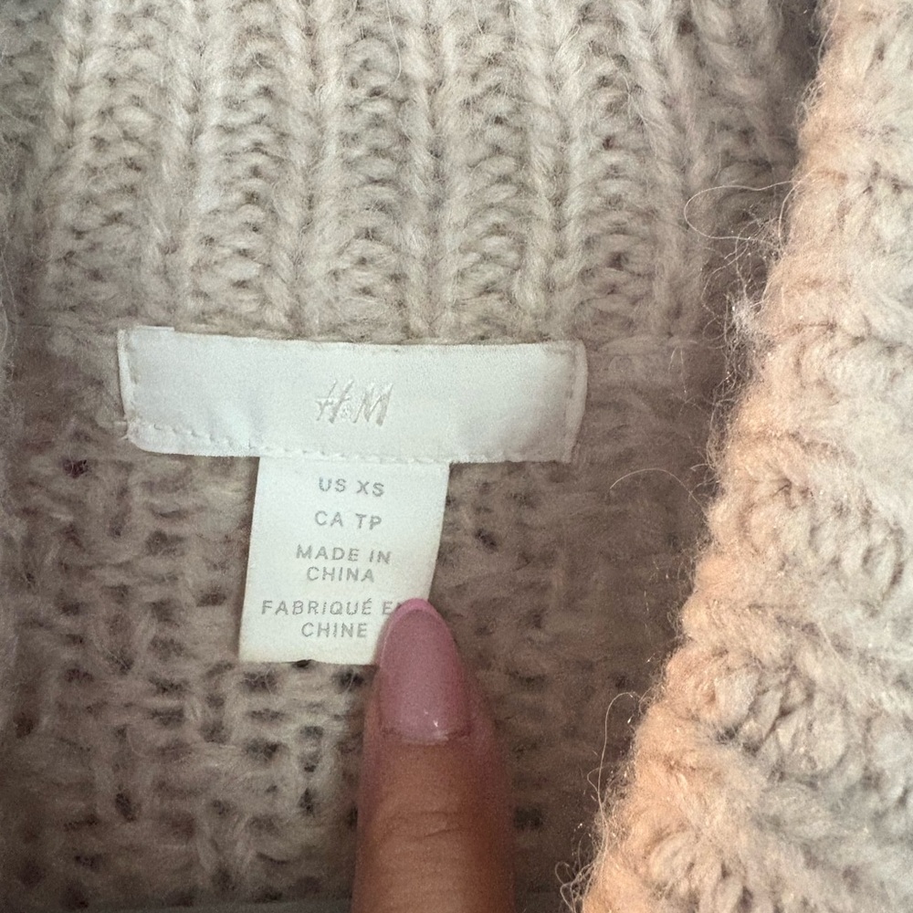 H&M Cream Knit Sweater - Picture 2 of 2